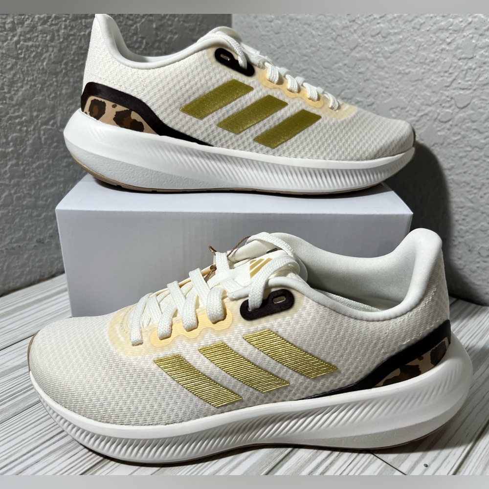 Adidas women’s Runfalcon 3.0 Sneaker White/ Gold/Beige size 5.5 IE0751